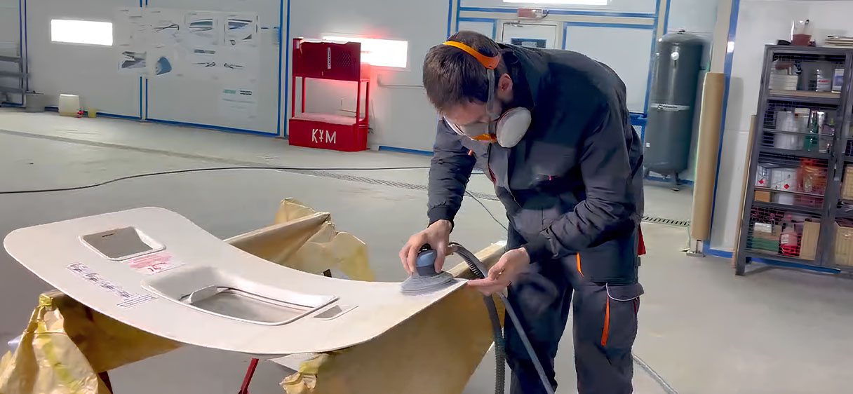 Реставрация салона. Наши специалисты проводят ремонтно-восстановительные работы салона.